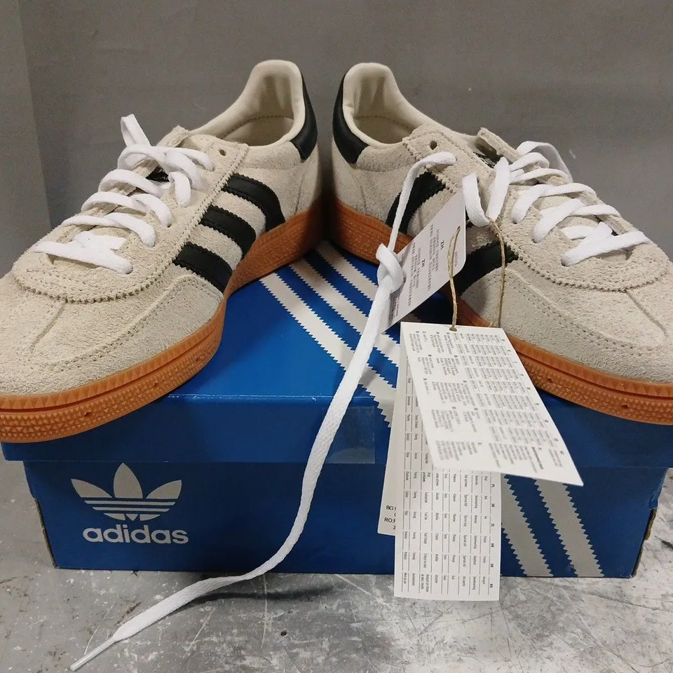 BOXED PAIR OF ADIDAS HANDBALL SPEZIAL WOMEN'S SHOES IN OFF-WHITE/BLACK SIZE 4.5
