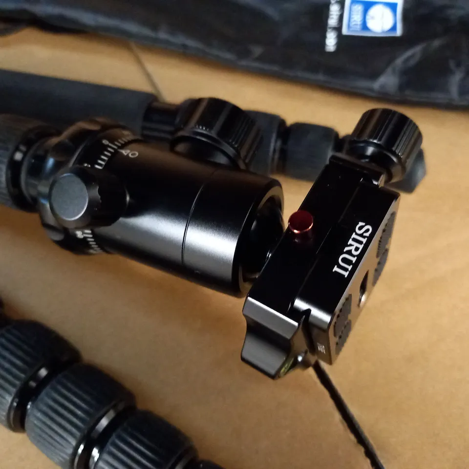 SIRUI ADJUSTABLE CAMERA TRIPOD