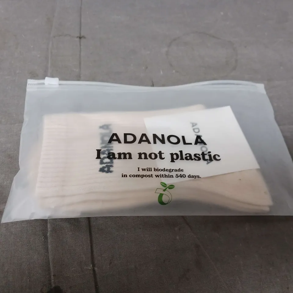ADANOLA CREW SOCKS - X1