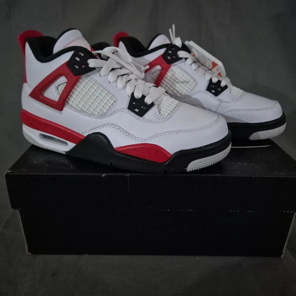 BOXED PAIR OF NIKE AIR JORDAN 4 RETRO SHOES IN WHITE/RED/BLACK UK SIZE 3.5