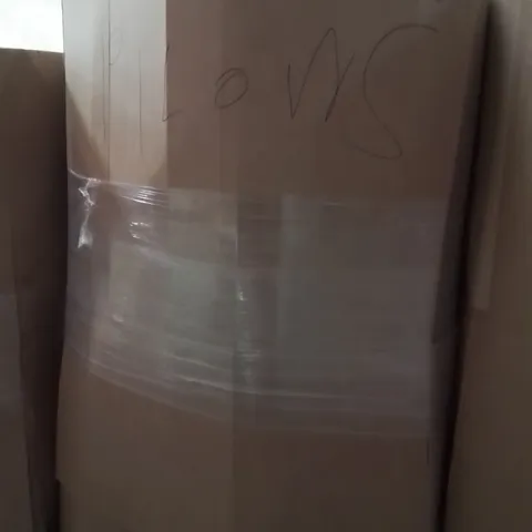 PALLET CONTAINING A LARGE QUANTITY OF PILLOWS 