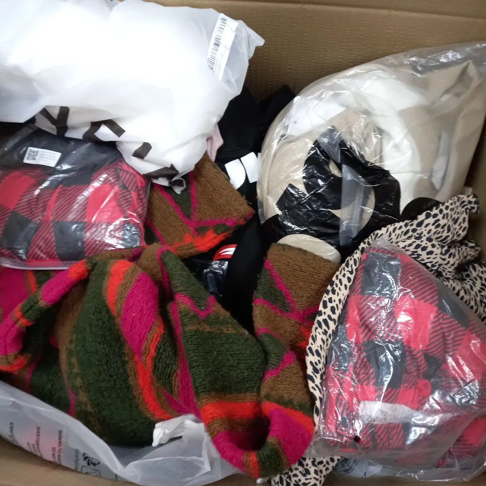 BOX OF APPROXIMATELY 25 ASSORTED CLOTHING ITEMS TO INCUDE - SHIRT , BAG , TROUSERS  ETC