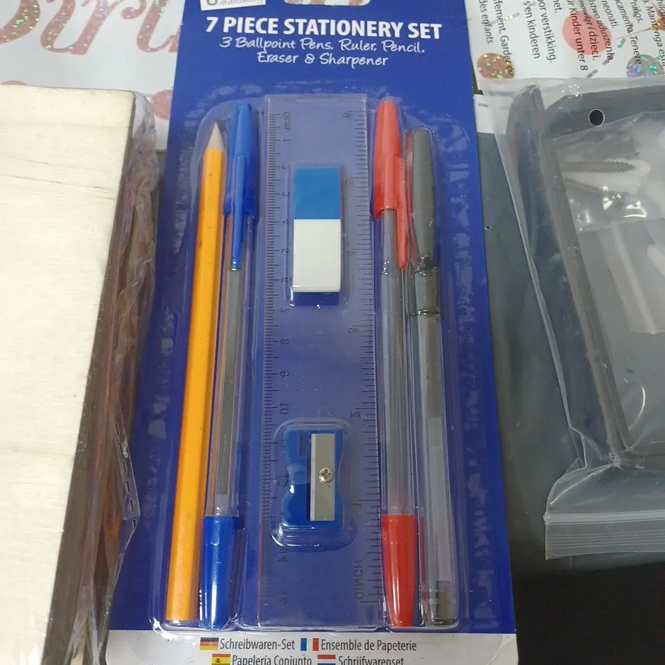 LOT CONTAINING VARIOUS HOUSEHOLD ITEMS TO INCLUDE; ULTIMATE CARD MAKING KIT, LED CHARGING LAMP, BIRTHDAY AND FOOTBALL SIGNS ETC.