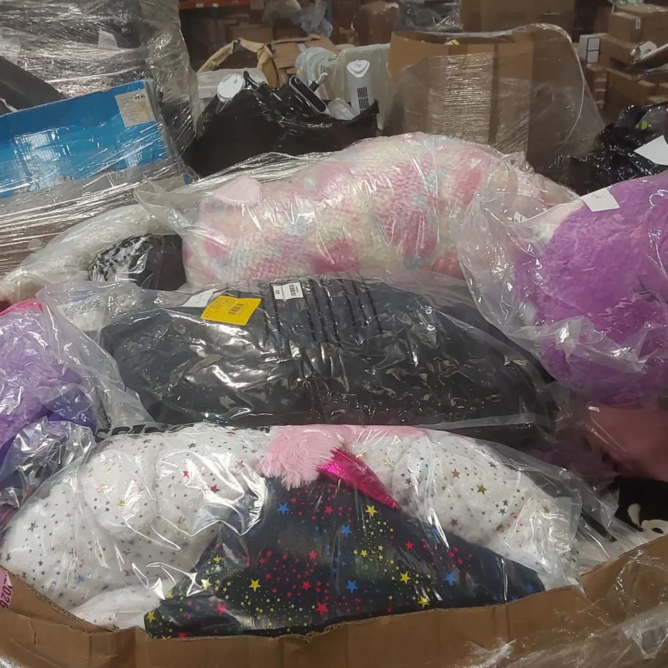 PALLET CONTAINING A VERY LARGE QUANTITY OF ASSORTED HAPPY NAPPERS KIDS SLEEPING BAGS