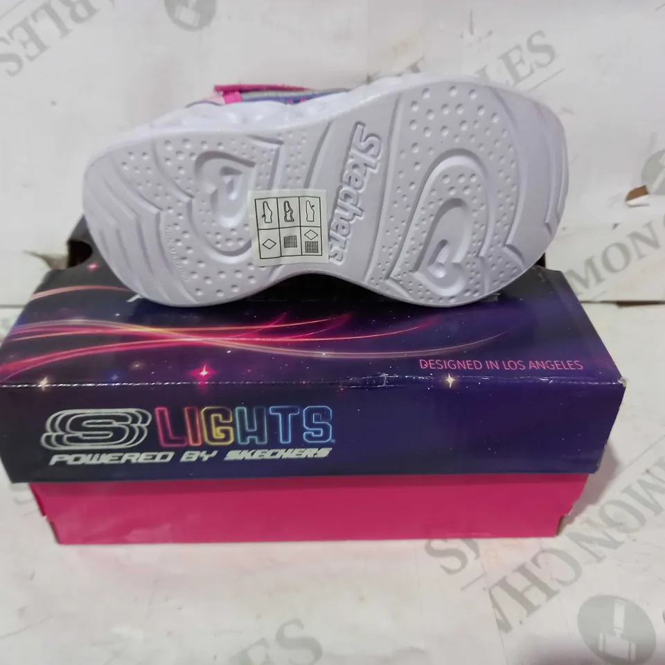 BOXED PAIR OF SKECHERS LIGHTS TODDLERS HEART LIGHT SHOES IN PINK UK SIZE 5