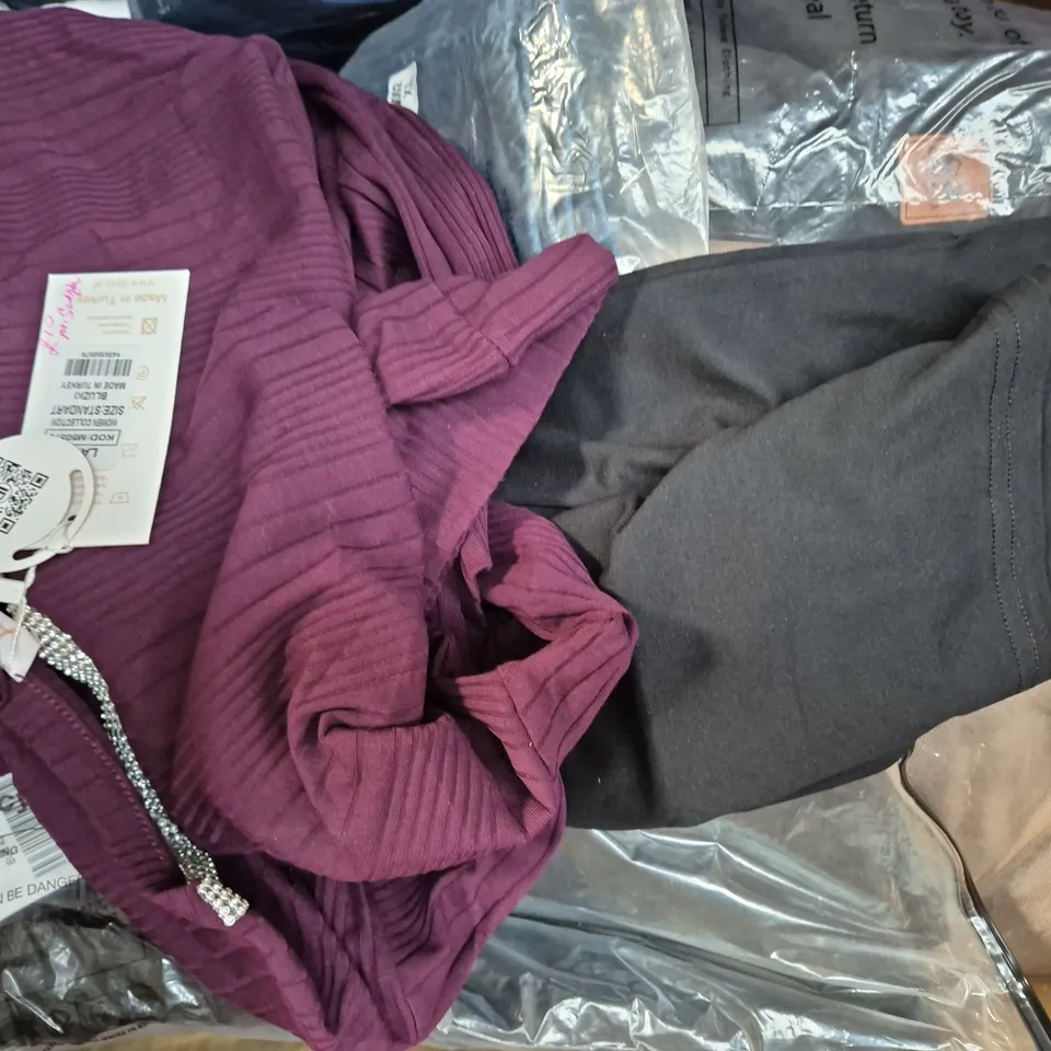 APPROXIMATELY 25 ASSORTED CLOTHING AND FASHION PRODUCTS IN VARIOUS STYLES AND SIZES - COLLECTION ONLY