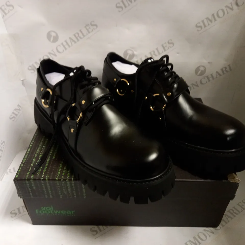 KOI VEGAN PLUTONIUN MENS TRI STRAP SHOES - BLACK SIZE 11