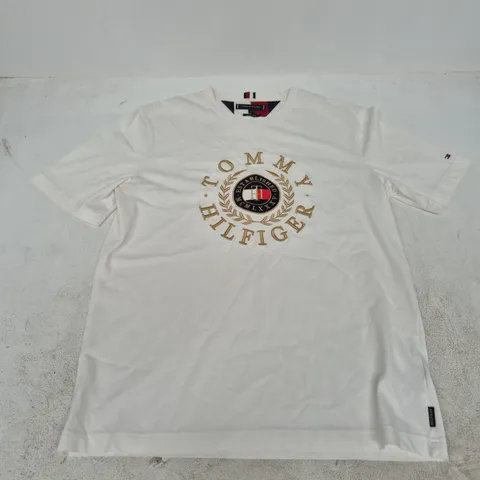 TOMMY HILFIGER WHITE ORGANIC COTTON T-SHIRT – SIZE L