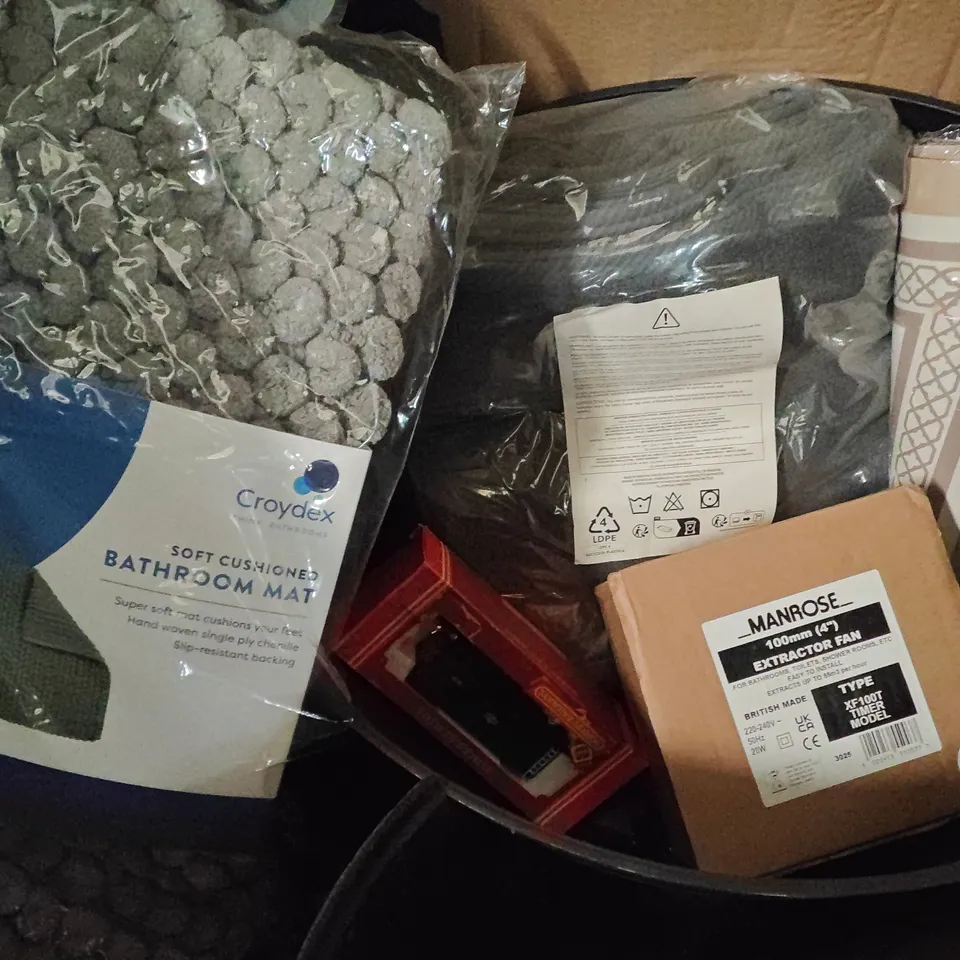 PALLET OF ASSORTED HOUSEHOLD ITEMS TO INCLUDE BATHROOM MAT, GROUND SPIKES, 50L BIN AND FILLED CUSHION