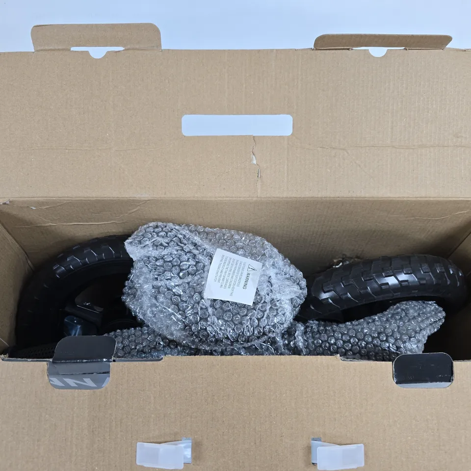 PINNACLE BALANCE BIKE – BLUE, BOXED