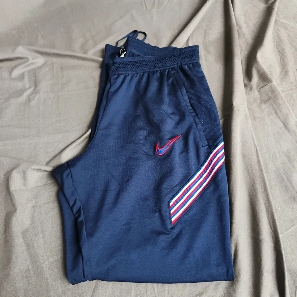 NIKE DRI-FIT MEN'S TRACKPANTS WITH ENGLAND CREST – NAVY SIZE M