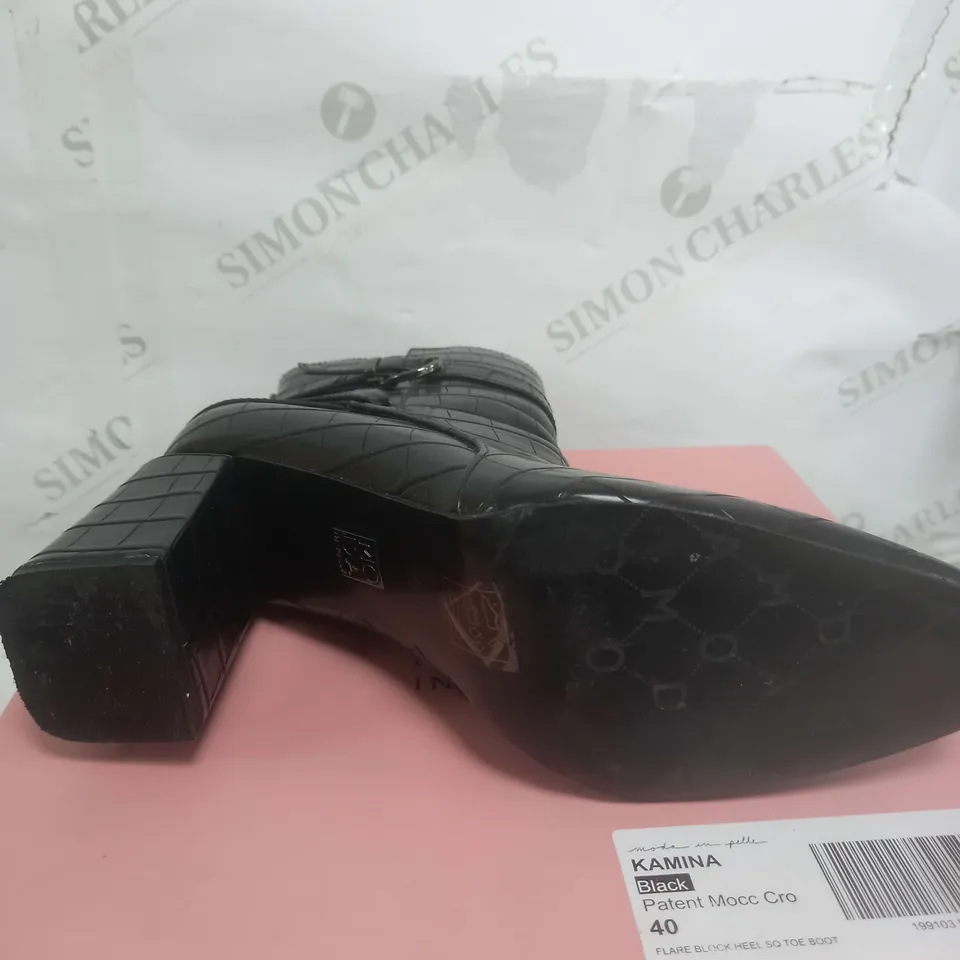 BOXED PAIR OF MODA IN PELLE ZIP BOOTS SIZE 7