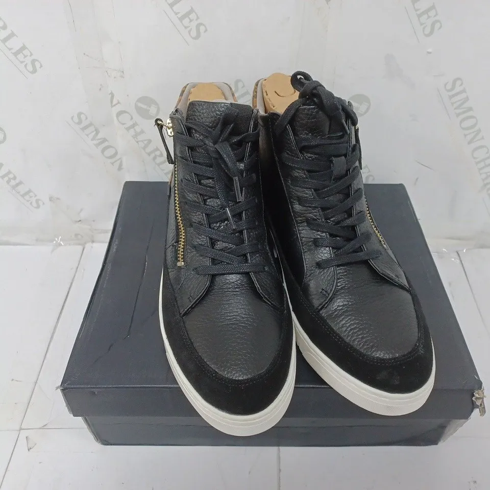 BOXED PAIR OF NATURALIZER HI TOP TRAINERS IN BLACK SIZE 6.5 
