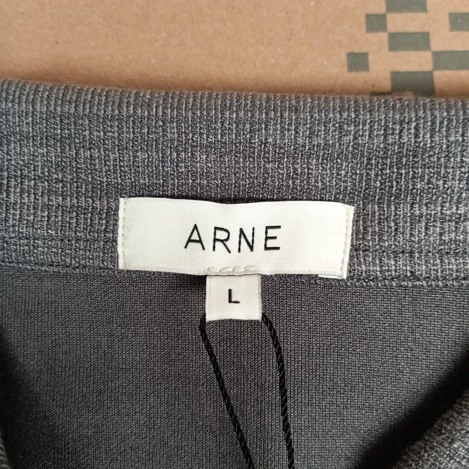 ARNE CAVOUR TEXTURED ZIP POLO SHIRT - GREY, SIZE L