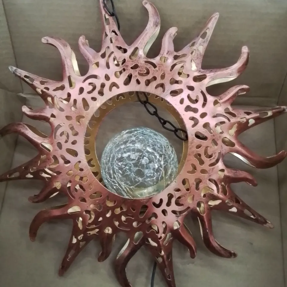 BOXED SOLAR POWERED SUN WITH CHIMES