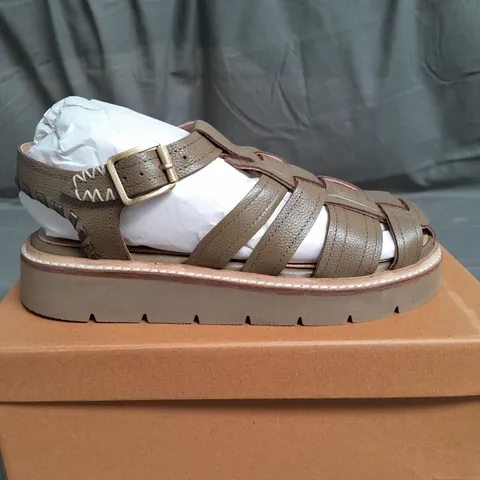 BOXED PAIR OF WHITE STUFF FISHERMAN SANDALS SIZE UK 5