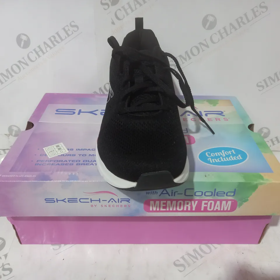 BOXED PAIR OF SKETCHERS AIR COOLED TRAINERS IN BLACK SIZE 7