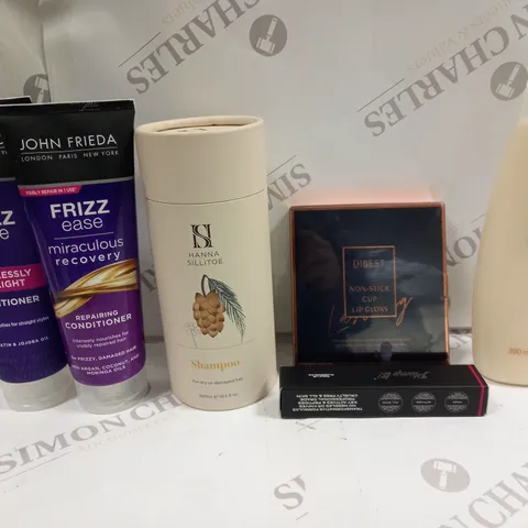 BOX OF APPROXIMATELY 20 ASSORTED COSMETIC ITEMS TO INCLUDE JOHN FRIEDA CONDITIONER, PLUMP IT DAILY FIX, BOOTS BODY LOTION ETC