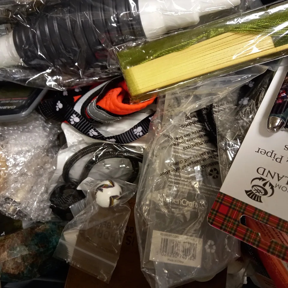 LOT OF APPROXIMATELY 20 ASSORTED HOUSEHOLD ITEMS, TO INCLUDE TAP SWIRL, WATER FILTER STICK, ETC