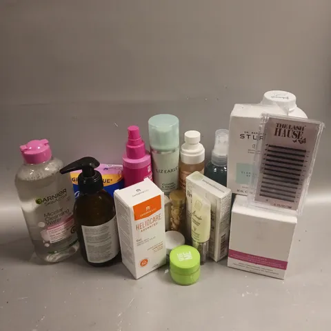 BOX OF APPROXIMATELY 15 COSMETIC ITEMS TO INCLUDE - GIVE ME HEAT DEFENCE SPRAY - PHILIP KINGSLEY ELASTISIZER - GEORGIEMANE HAIR GROWTH SPRAY ETC 