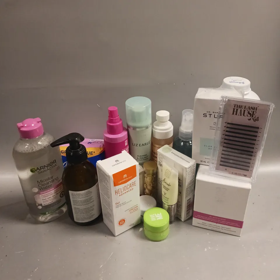 BOX OF APPROXIMATELY 15 COSMETIC ITEMS TO INCLUDE - GIVE ME HEAT DEFENCE SPRAY - PHILIP KINGSLEY ELASTISIZER - GEORGIEMANE HAIR GROWTH SPRAY ETC 