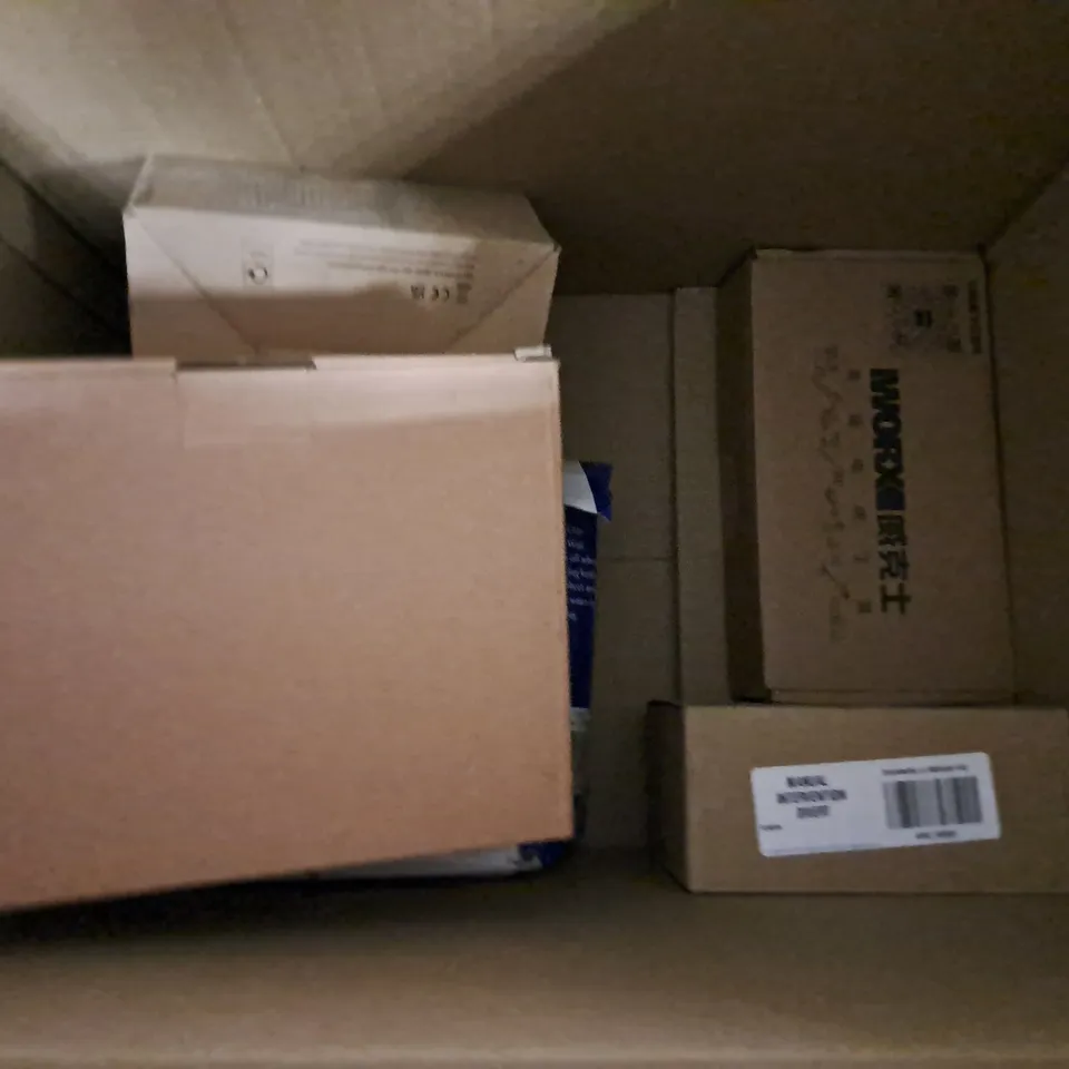 BOX OF APPROXIMATELY 5 ASSORTED ITEMS TO INCLUDE -  GAMING HEADPHONES , PORJECTOR ETC