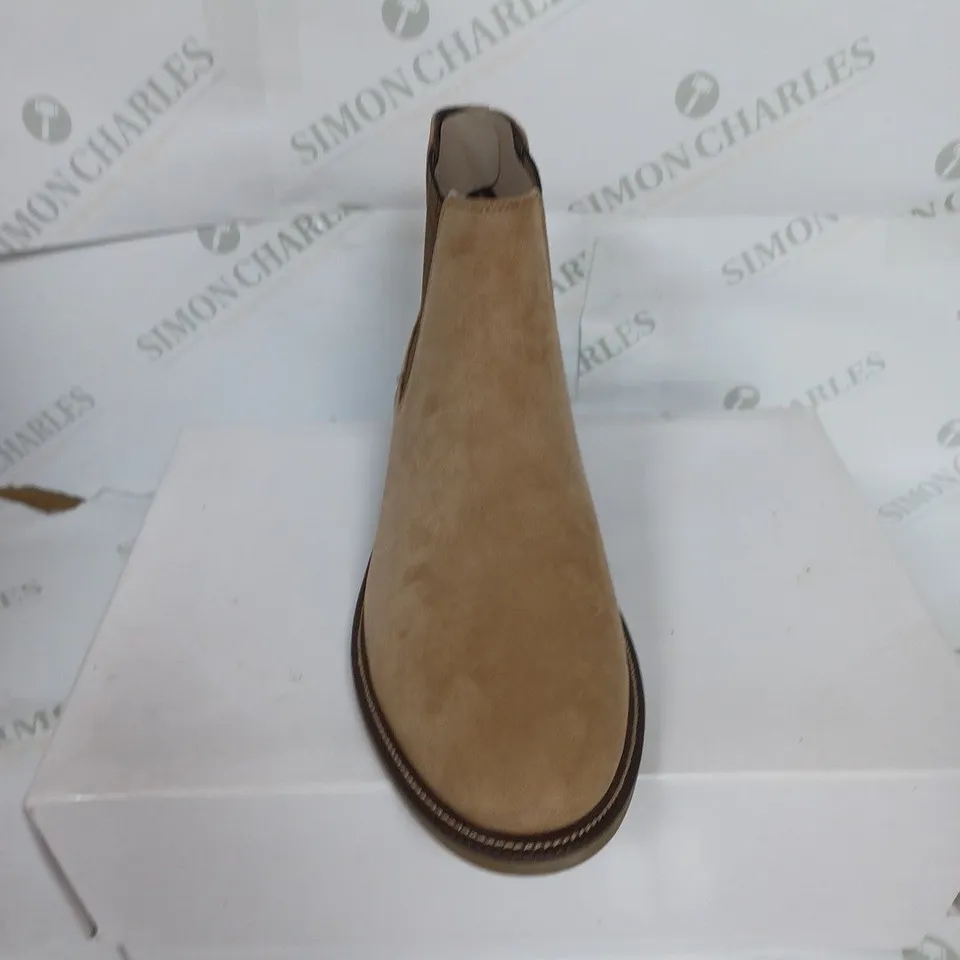 BOXED MENS MARSH MICROSUEDE SHOES IN BISCUIT SIZE 11