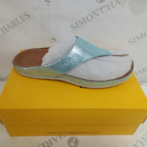 BOXED STRIVE MAUL II IN TURQUOISE SNAKE SIZE 6