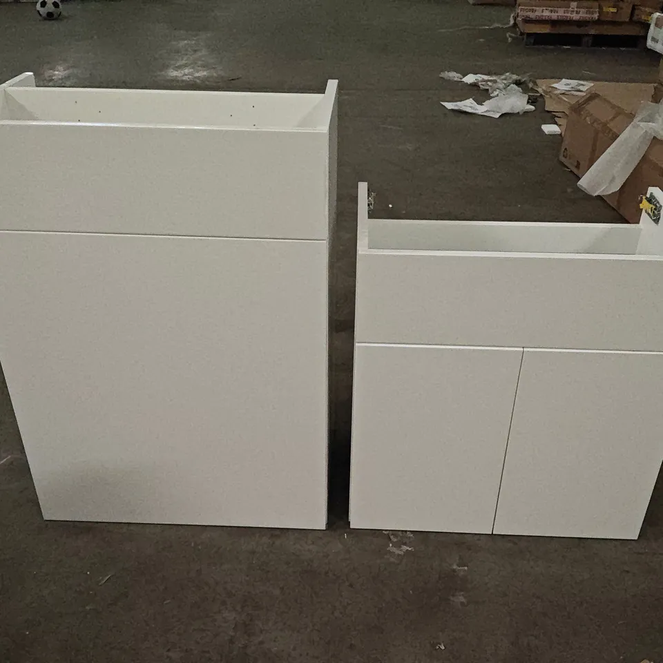 BATHROOM SET IN GLOSS WHITE TO INCLUDE 2-DRAWER BASIN UNIT, WALL UNIT, TOILET, BASIN AND MORE