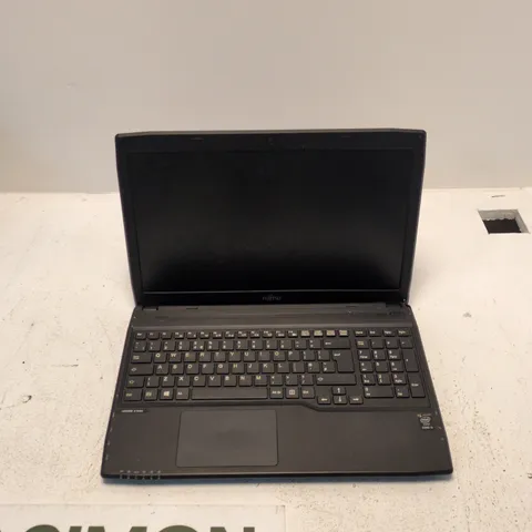 FUJITSU LIFEBOOK A514 LAPTOP – BLACK (BACK-RIGHT HINGE DAMAGE)