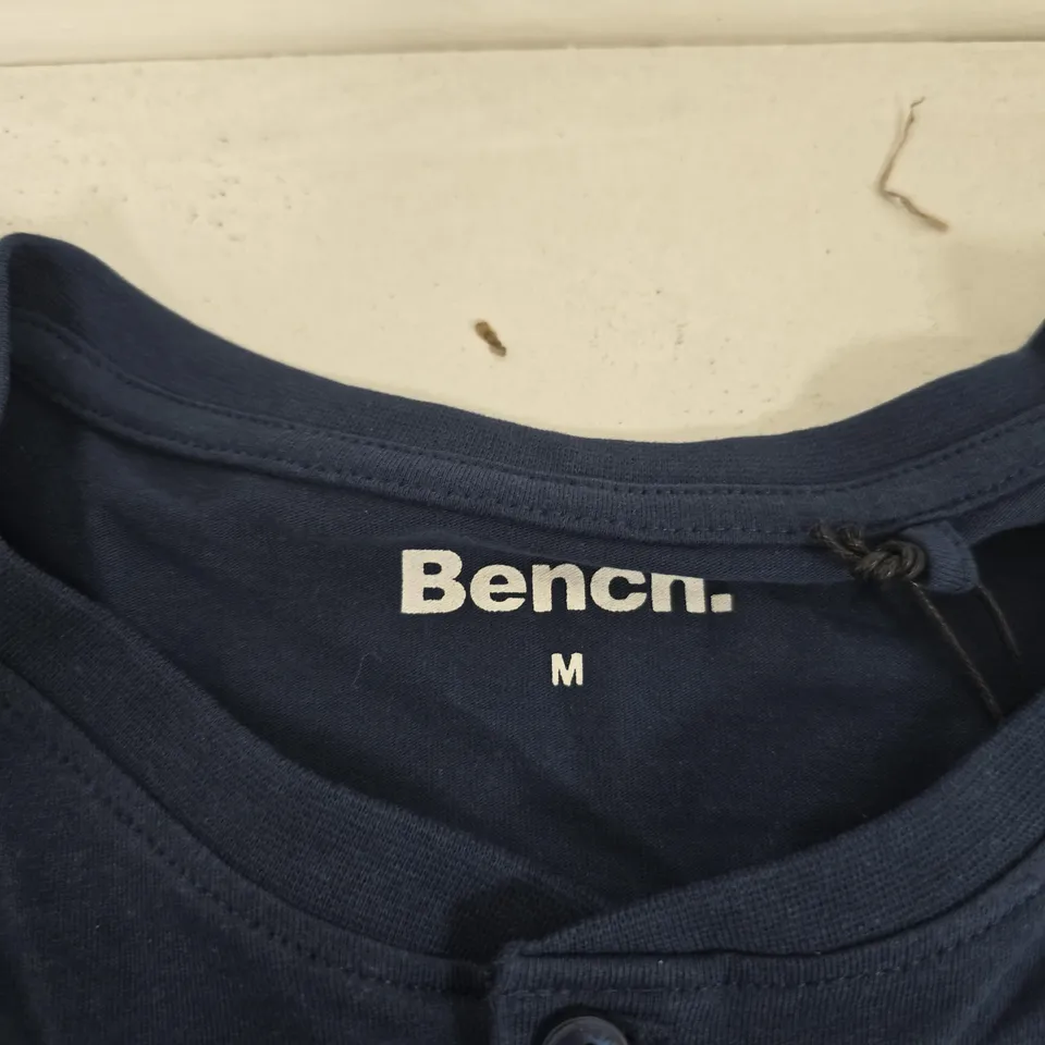 BENCH. NAVY POLO SHIRT – UK M (M)