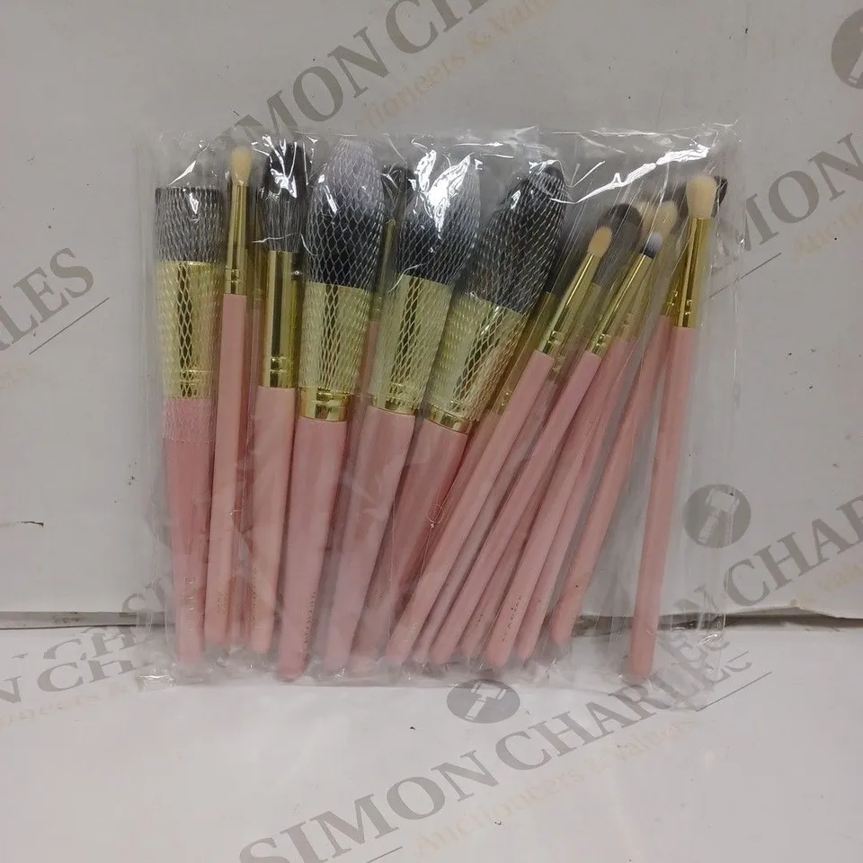 SEALED PLOUISE BRUSH BUNDLE. 