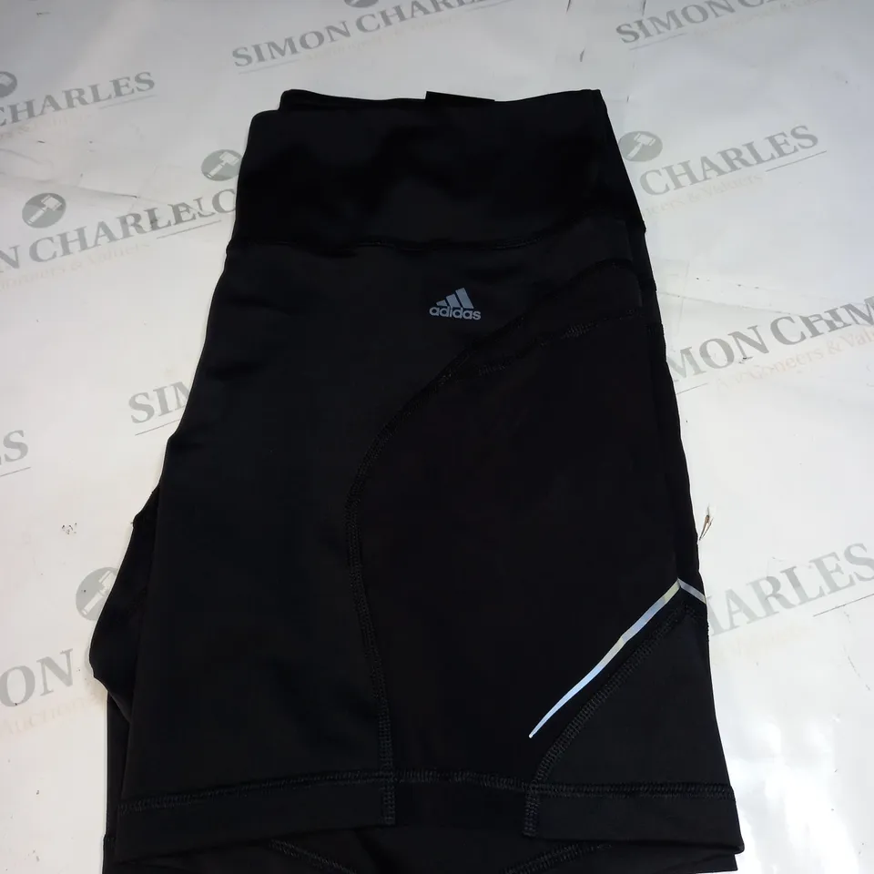 ADIDAS TIGHT FIT SHORTS SIZE XL