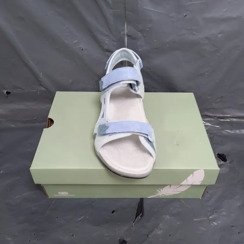 BOXED PAIR OF WOMENS FREE SPIRIT BLUE SUEDE SANDALS SIZE 7
