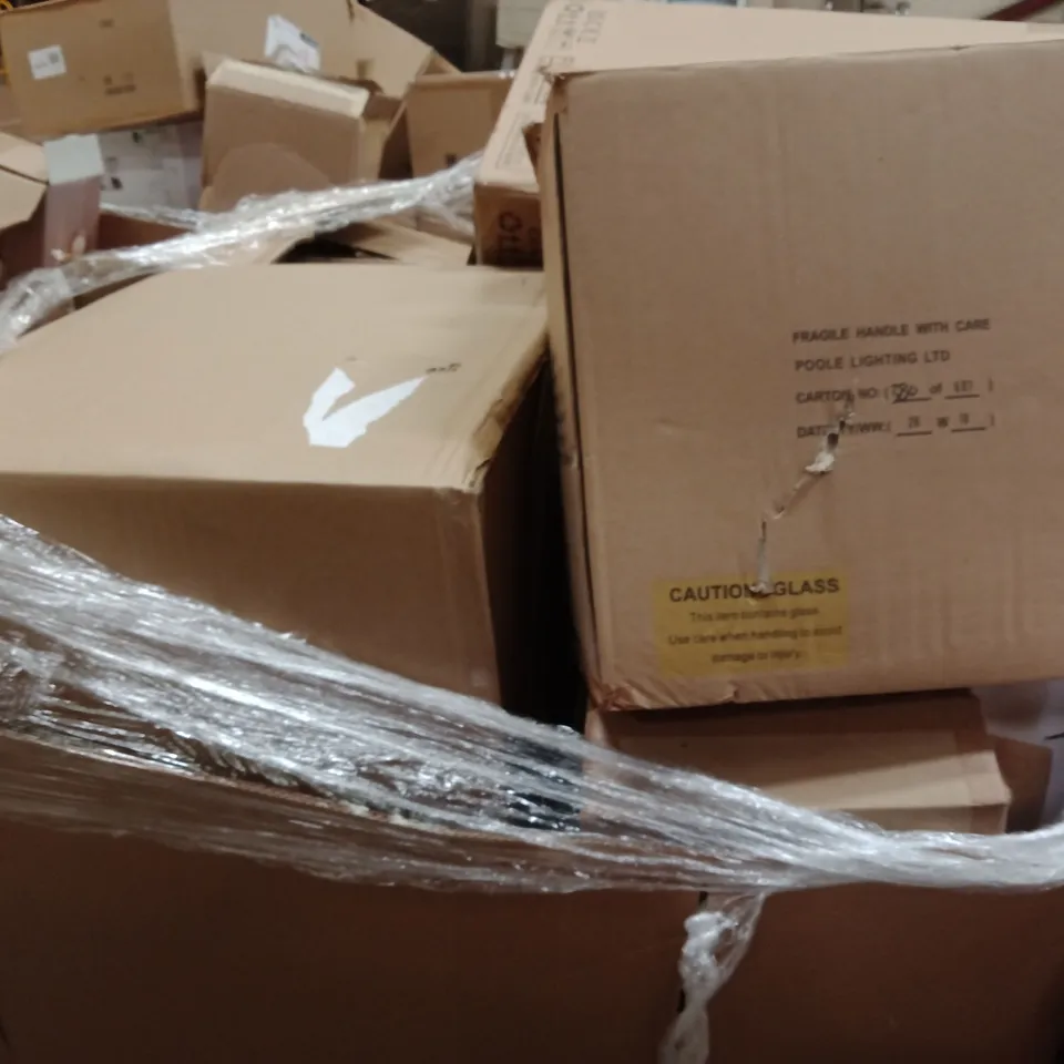 PALLET OF ASSORTED DESIGNER LIGHTING PRODUCTS TO INCLUDE; CEILING LIGHT,FLOOR LAMP,FLEX CEILING FITTING