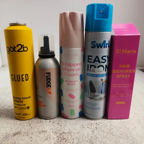 APPROXIMATELY 15 ASSORTED AEROSOLS TO INCLUDE EASY IRON , SHOWER FOAM AND GOT2B