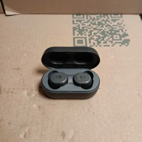 SKULLCANDY SESH ANC TRUE WIRELESS IN-EAR EARBUDS WITH CASE – BOXED 