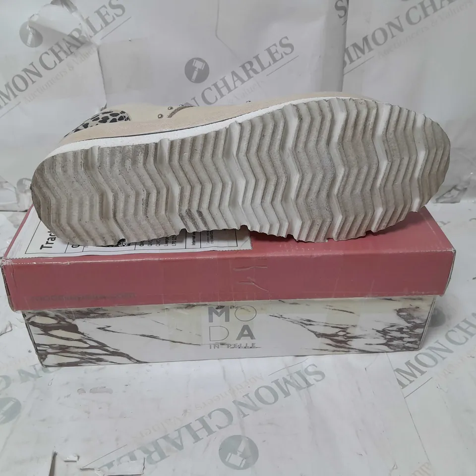 BOXED MODA IN PELLE BRASINA TRAINER SIZE 7