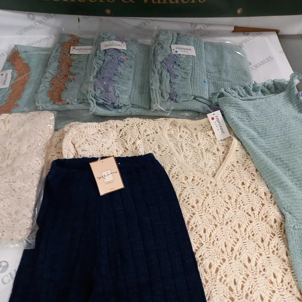 LOT OF 8 ASSORTED KNITWEAR CLOTHING ITEMS - VARIOUS SIZES