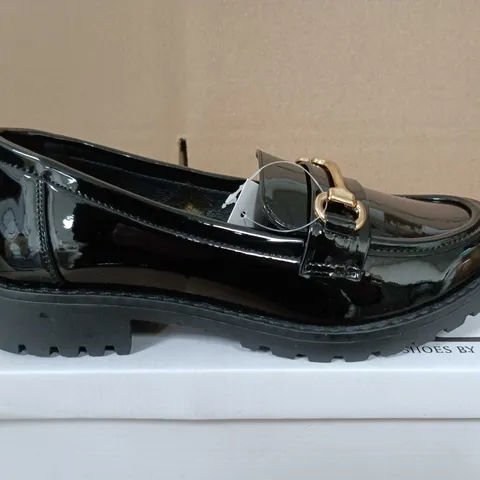 BOXED PAIR OF SHOES BY EMMA BLACK PATENT LOAFERS WITH GOLD HORSEBIT BUCKLE – UK SIZE 5