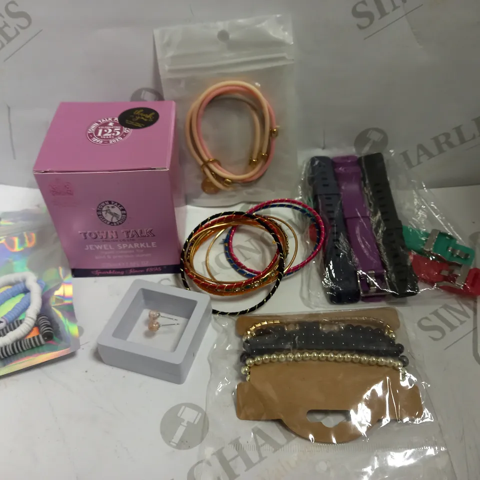 BOX OF APPROX 20 ITEMS INCLUDING ASSORTED COSTUME JEWELLERY INCLUDING BRACELETS, WATCH STRAPS AND NECKLACES