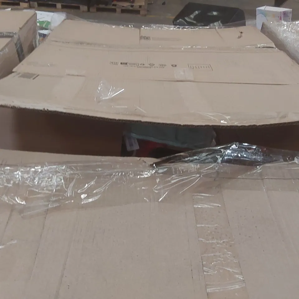 PALLET CONTAINING A VERY LARGE QUANTITY OF ASSORTED PHONE CASES/SCREEN PROTECTORS ECT