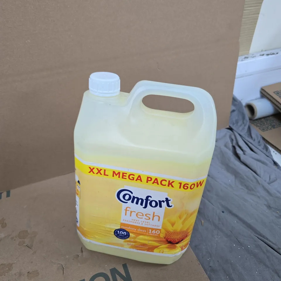 TOTE OF APPROXIMATELY 5 ASSORTED LIQUIDS TO INCLUDE: COMFORT FRESH 160 WASHES 