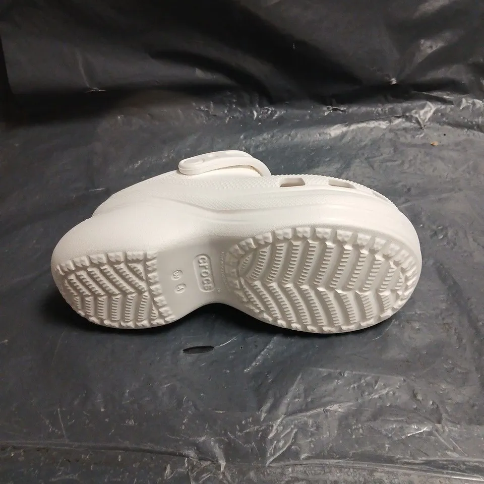 CROCS CLASSIC CLOG – WHITE, WOMEN'S UK 2 (US 4, EU 33-34) 210MM UNBOXED