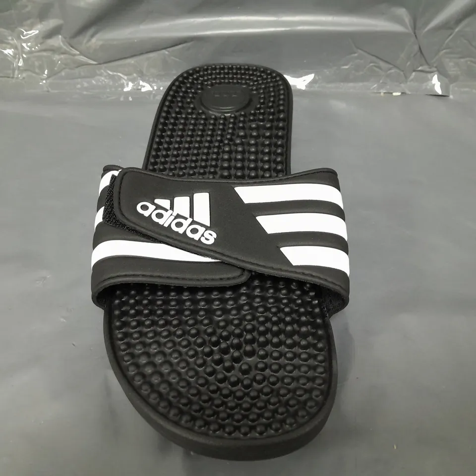 PAIR OF ADIDAS ADISSAGE SLIDERS IN BLACK/WHITE UK SIZE 9