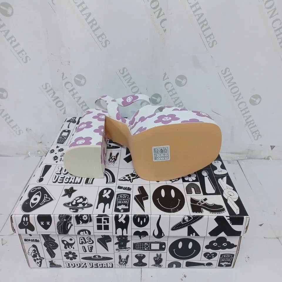 KOI FOOTWEAR LADIES WHITE WITH PURPLE FLOWERS CHUNKY HIGH HEELED SHOES SIZE 6