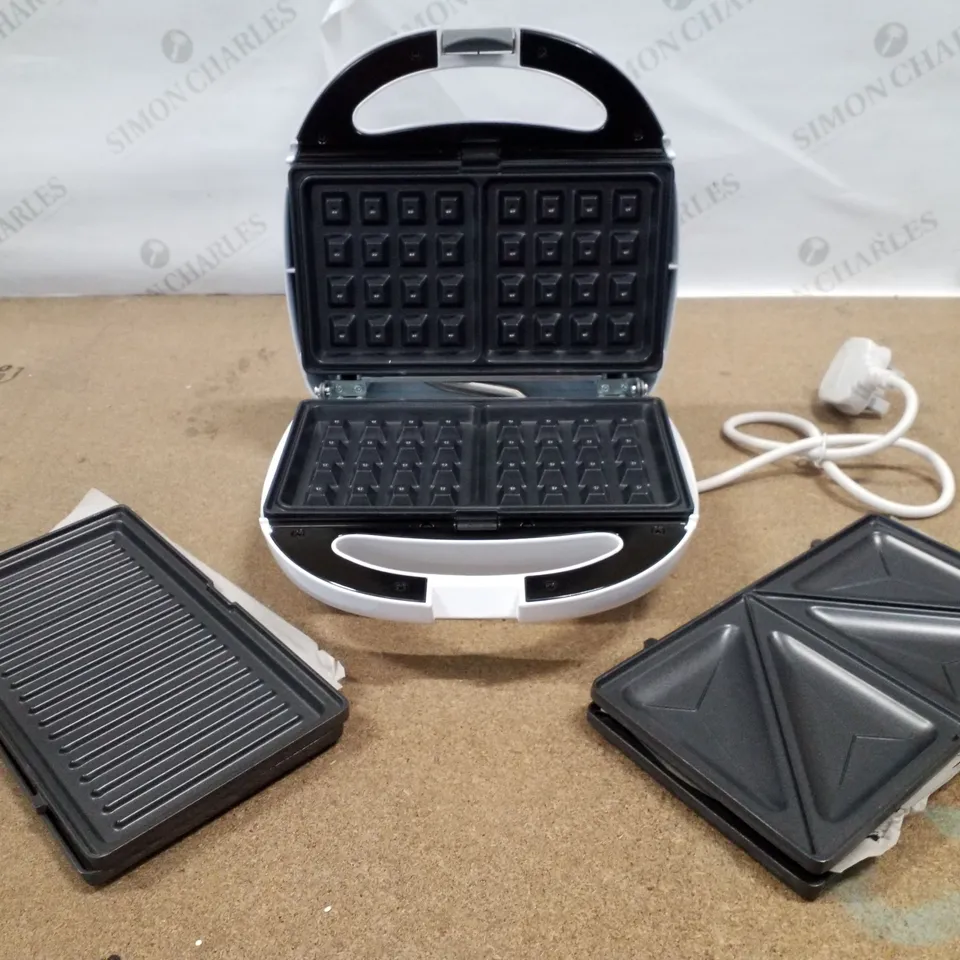 BOXED PRESTO 800W 3-IN-1 TOASTED SNACK MAKER