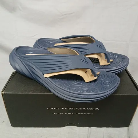 BOXED VIONIC MONSTER TIDE RX SANDALS IN NAVY - SIZE 9