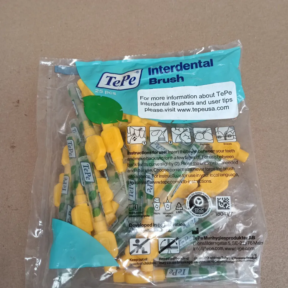TOTE OF APPROXIMATELY 10 ASSORTED ITEMS INCLUDING TEPE INTERDENTAL BRUSH, EELHOE PAIN RELIEF PATCH AND SMITH&NEPHEW MELOLIN DRESSING
