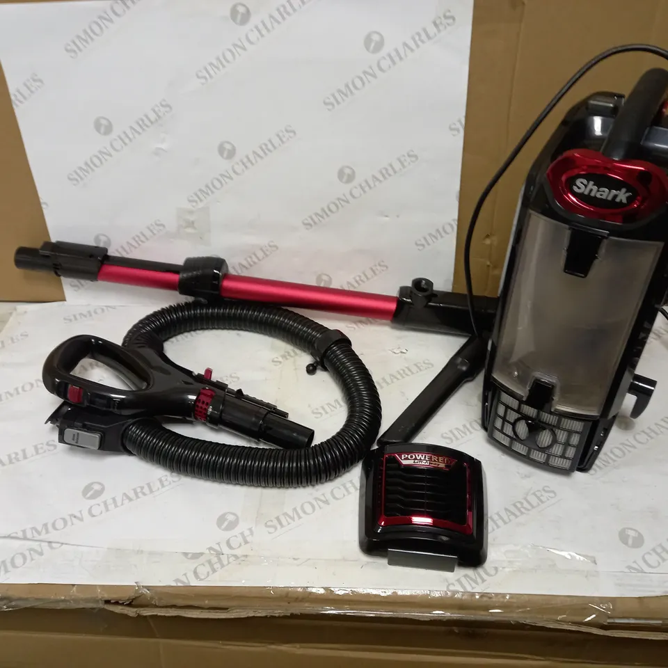 SHARK CORDLESS VACUUM WITH ANTI HAIR WRAP 